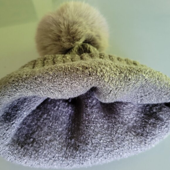 Woman's Warm Hat for Winter - Picture 4 of 4